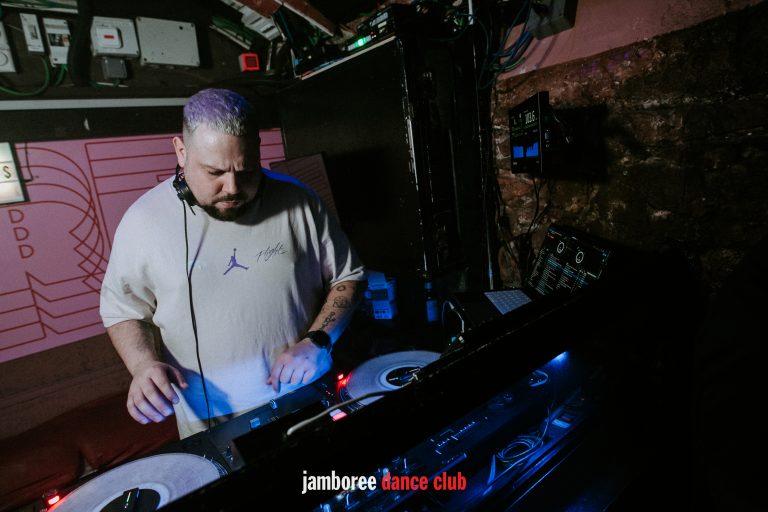 Monday Night: DJ Mastie
