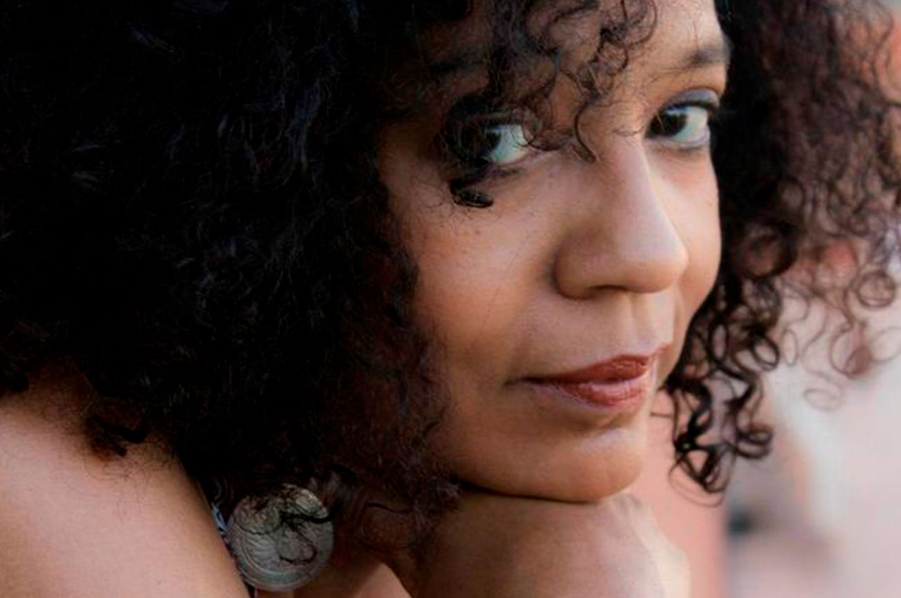 VIOLETA CURRY