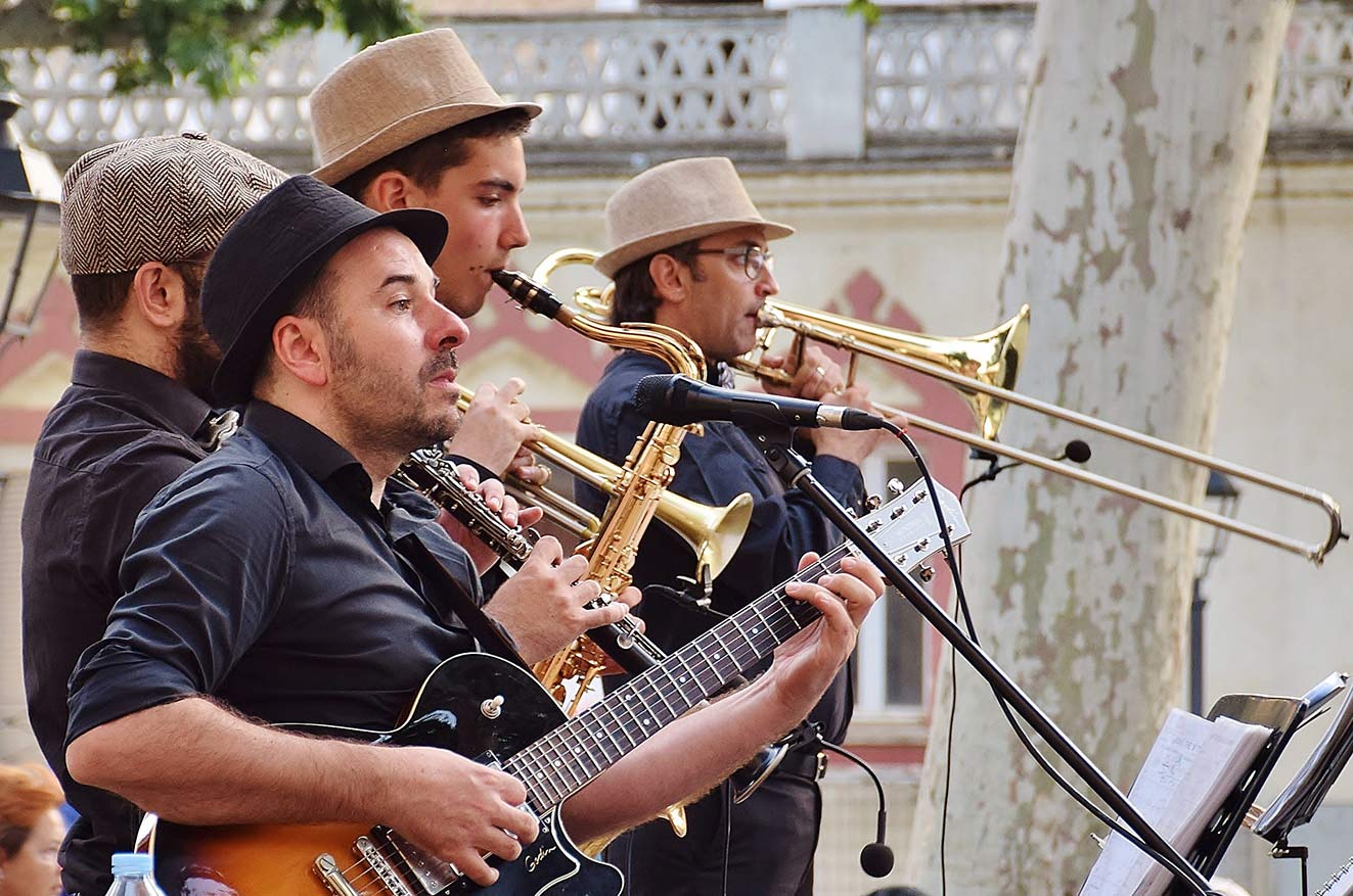 MEN IN SWING